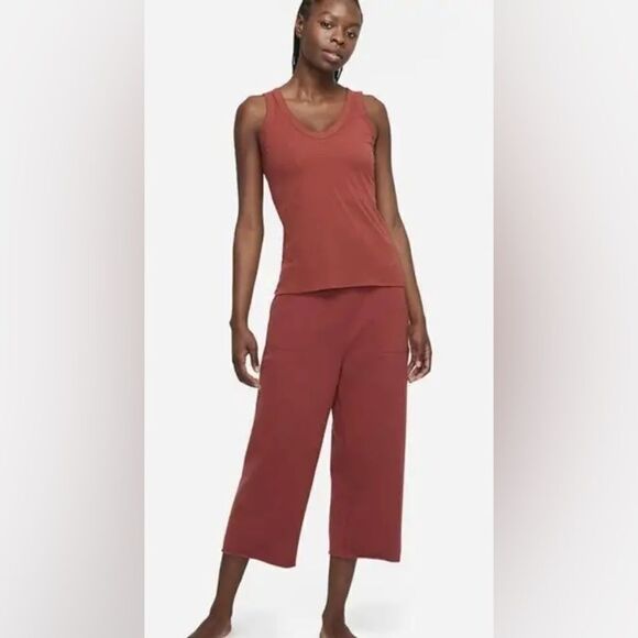 NIke Yoga Luxe Women's Cropped Fleece Pants - Picture 5 of 9